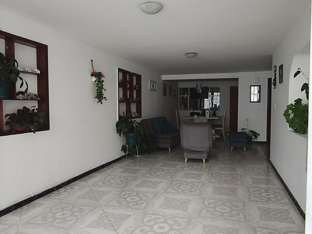 Casa de 6 alcobas en venta en 11 De Noviembre, Bogotá, 320 m² · foto 2 de 20