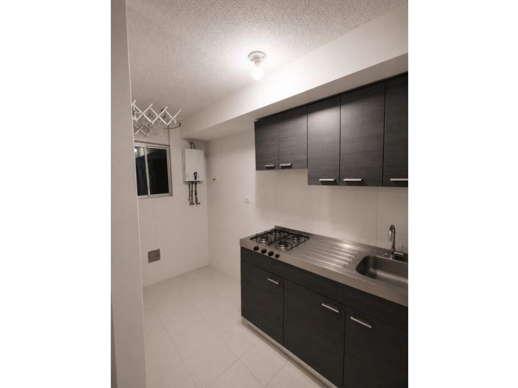 Apartamento de 3 alcobas en venta en Fontibón, Bogotá, 51 m² · foto 2 de 10