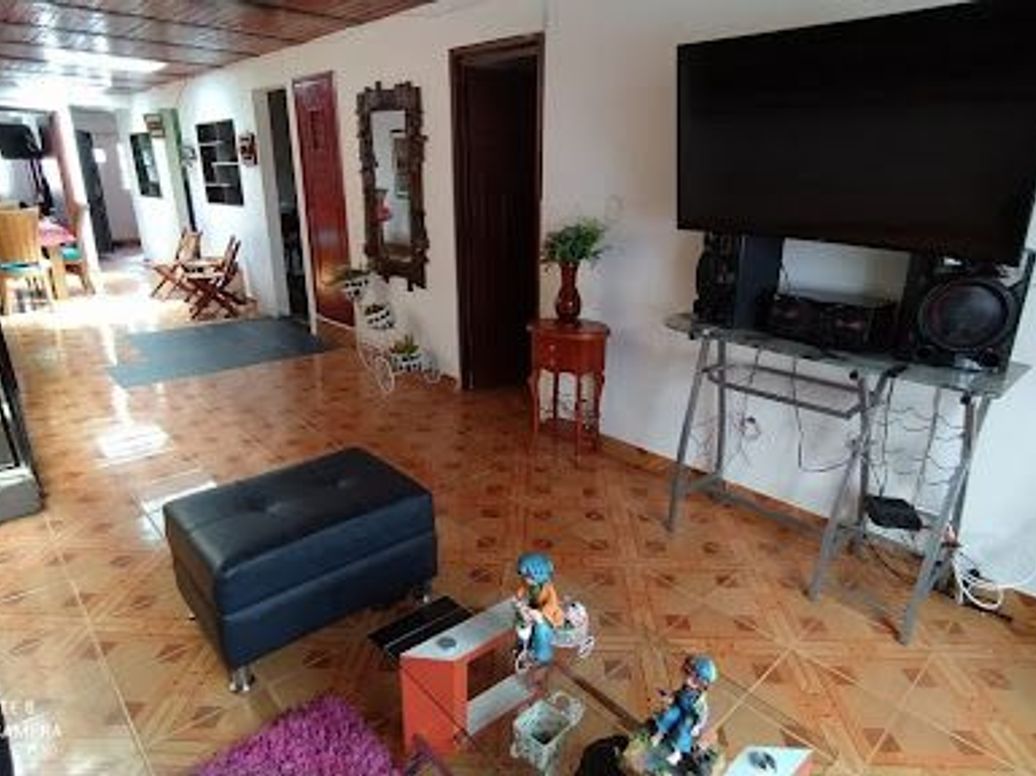 Casa de 4 alcobas en venta en Alfonso López Sector El Progreso, Bogotá, 311 m² · foto 3 de 20