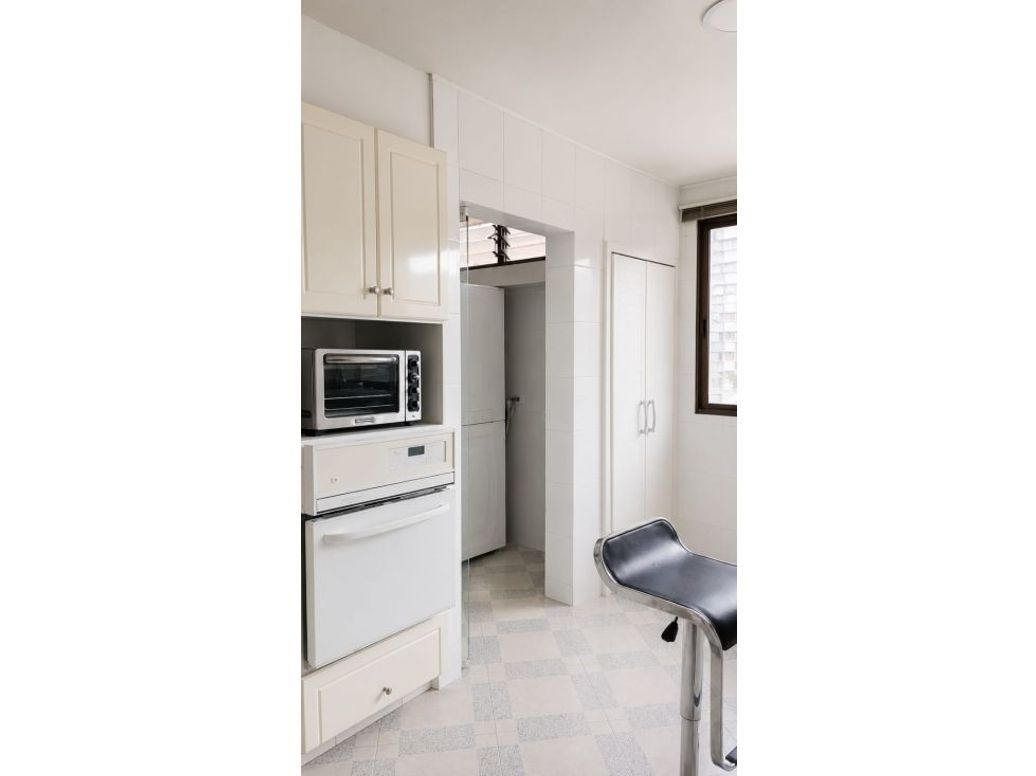 Apartamento de 3 alcobas en venta en Los Rosales, Bogotá, 210 m² · foto 5 de 20