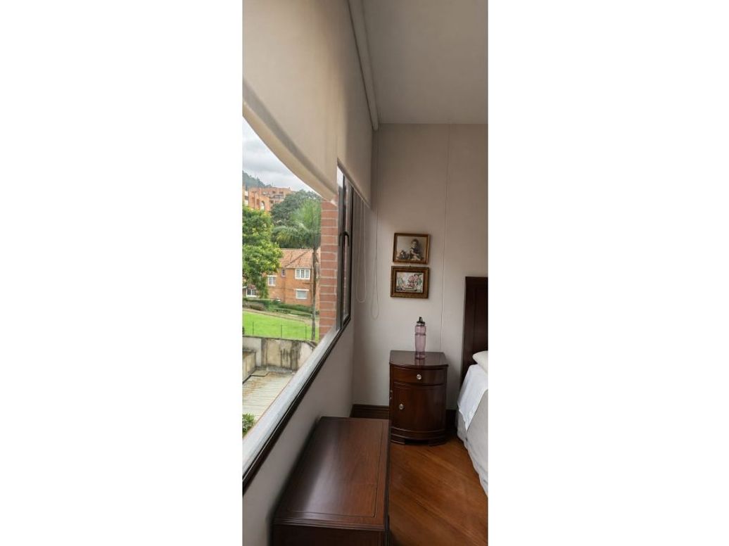 Apartamento de 3 alcobas en venta en Los Rosales, Bogotá, 210 m² · foto 14 de 20