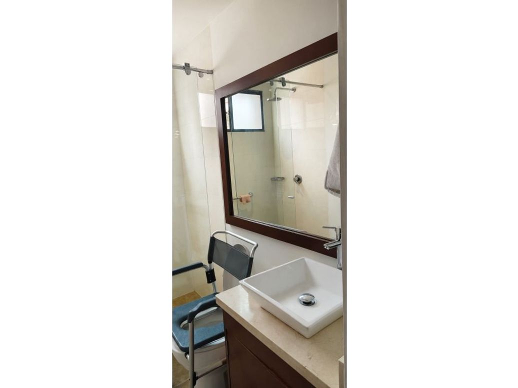 Apartamento de 3 alcobas en venta en Los Rosales, Bogotá, 210 m² · foto 13 de 20