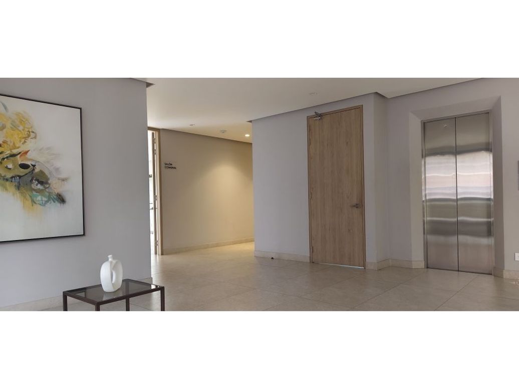 Apartamento de 3 alcobas en venta en Los Rosales, Bogotá, 210 m² · foto 3 de 20
