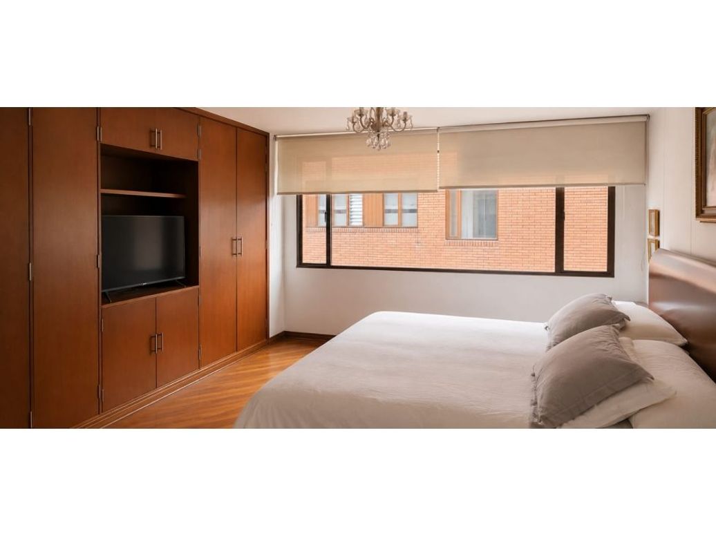 Apartamento de 3 alcobas en venta en Los Rosales, Bogotá, 210 m² · foto 16 de 20