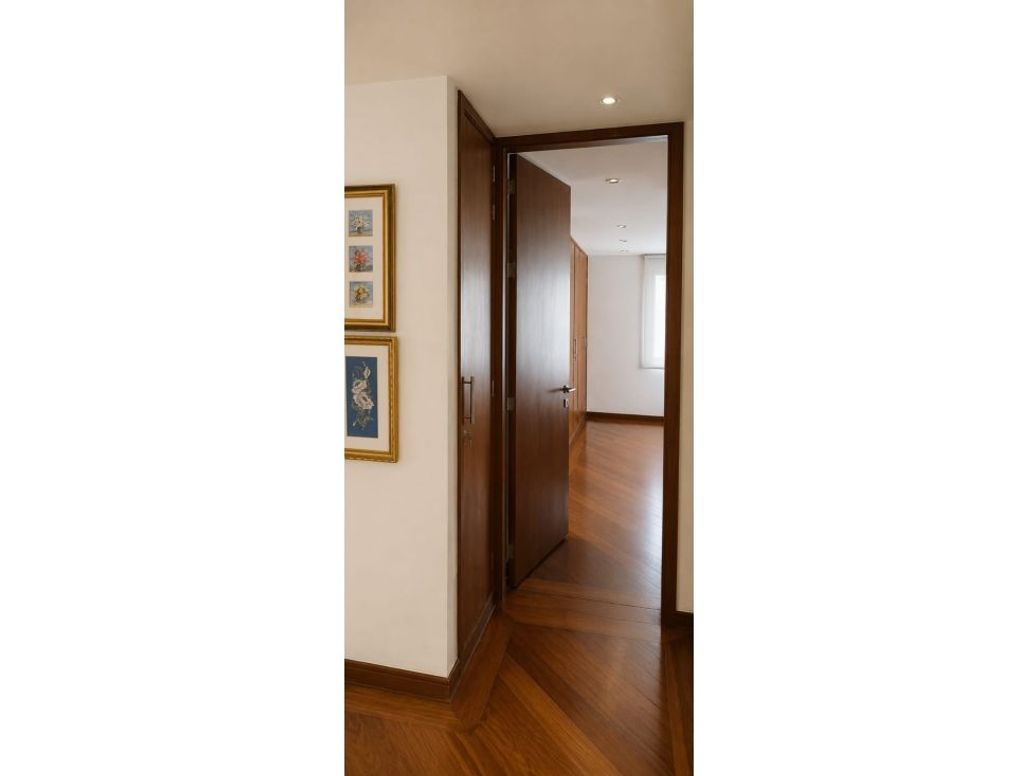Apartamento de 3 alcobas en venta en Los Rosales, Bogotá, 210 m² · foto 10 de 20