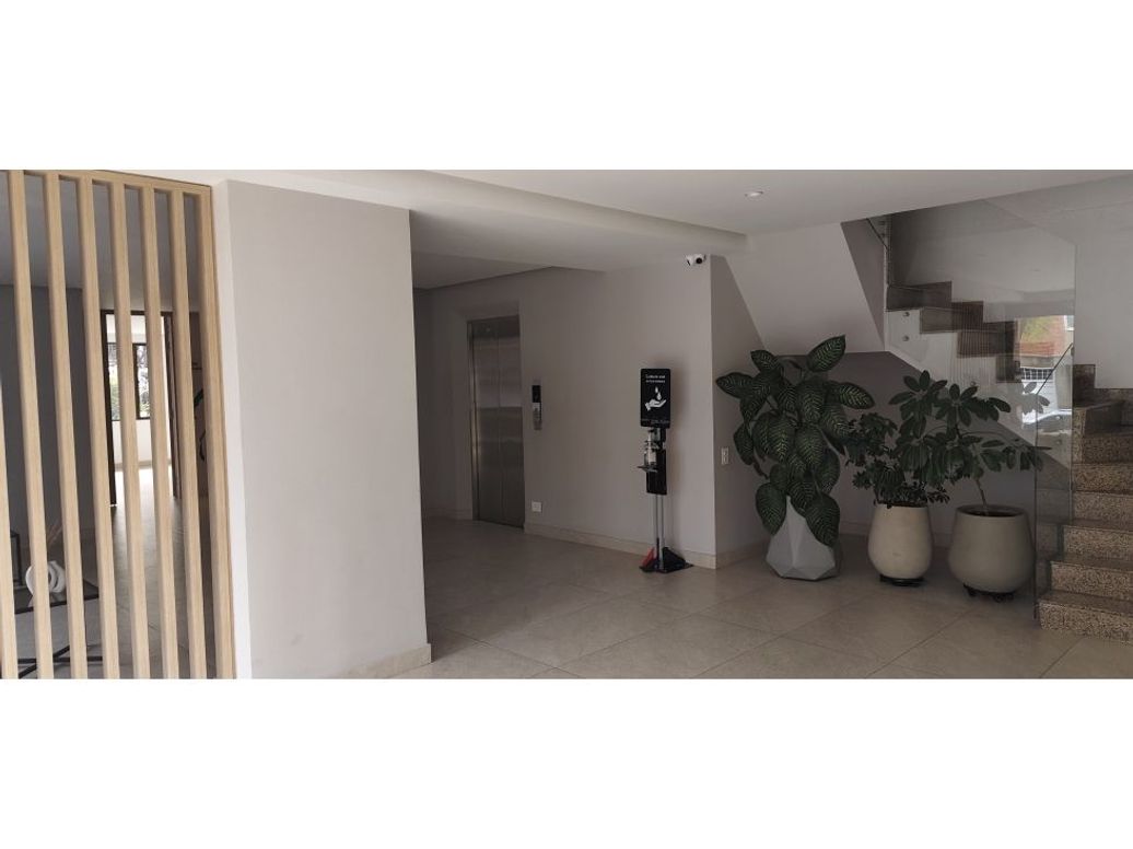 Apartamento de 3 alcobas en venta en Los Rosales, Bogotá, 210 m² · foto 2 de 20