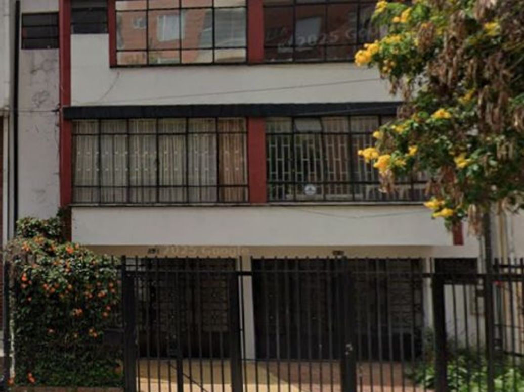 Casa de 4 alcobas en venta en Campin, Bogotá, 250 m² · foto 2 de 16