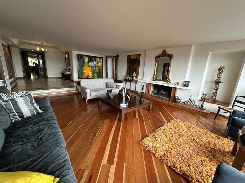 Apartamento de 4 alcobas en venta en El Refugio, Bogotá, 331 m² · foto 4 de 20