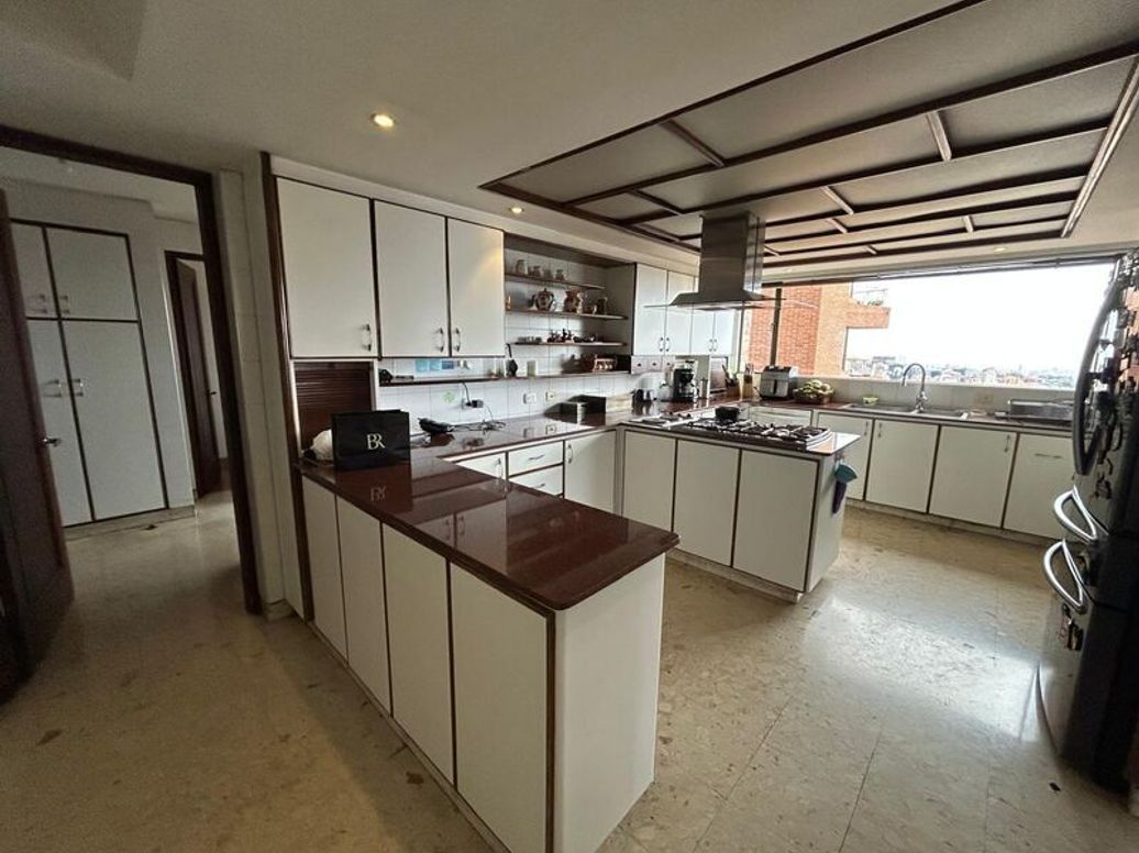 Apartamento de 4 alcobas en venta en El Refugio, Bogotá, 331 m² · foto 9 de 20