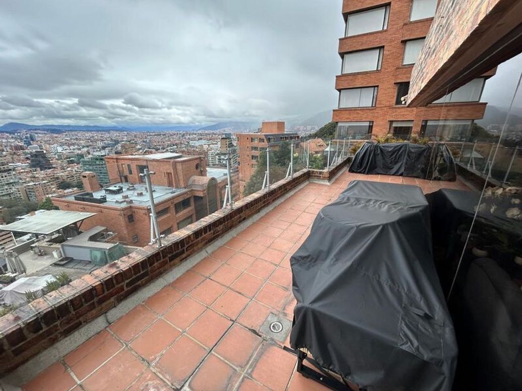 Apartamento de 4 alcobas en venta en El Refugio, Bogotá, 331 m² · foto 10 de 20