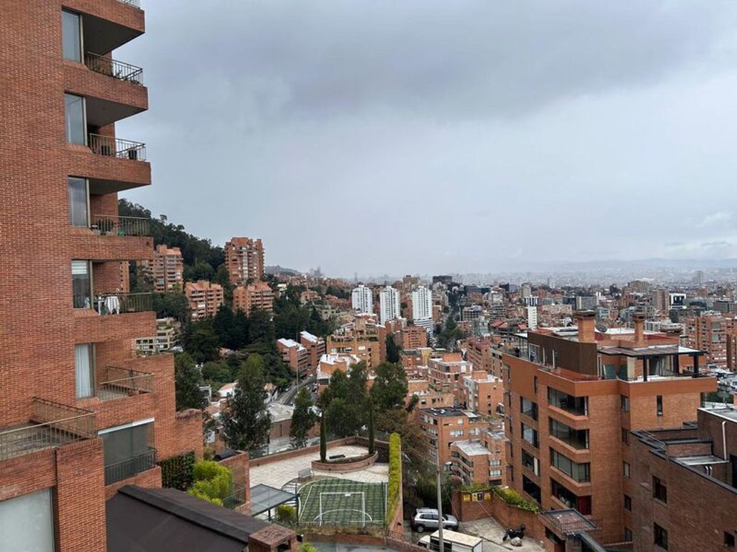 Apartamento de 4 alcobas en venta en El Refugio, Bogotá, 331 m² · foto 11 de 20