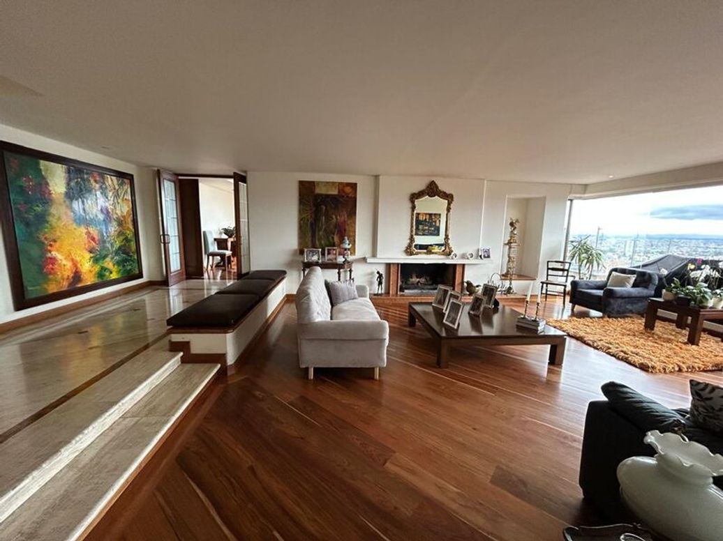 Apartamento de 4 alcobas en venta en El Refugio, Bogotá, 331 m² · foto 2 de 20