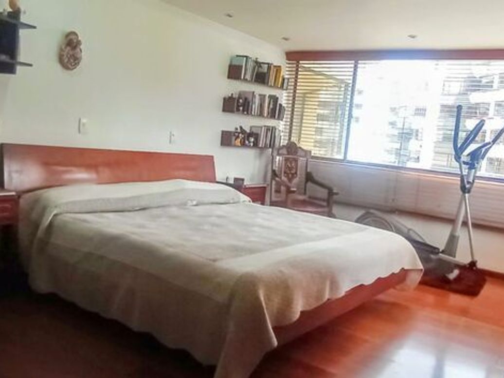 Apartamento de 4 alcobas en venta en Santa Barbara Central, Bogotá, 192 m² · foto 13 de 20