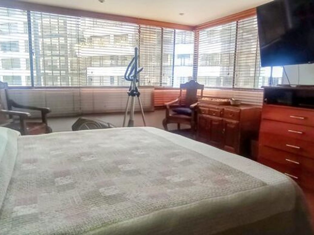 Apartamento de 4 alcobas en venta en Santa Barbara Central, Bogotá, 192 m² · foto 14 de 20