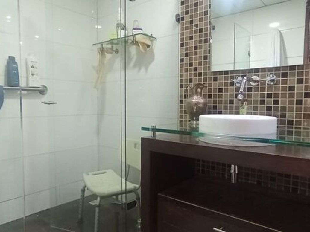 Apartamento de 4 alcobas en venta en Santa Barbara Central, Bogotá, 192 m² · foto 15 de 20
