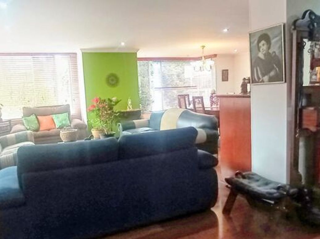 Apartamento de 4 alcobas en venta en Santa Barbara Central, Bogotá, 192 m² · foto 2 de 20