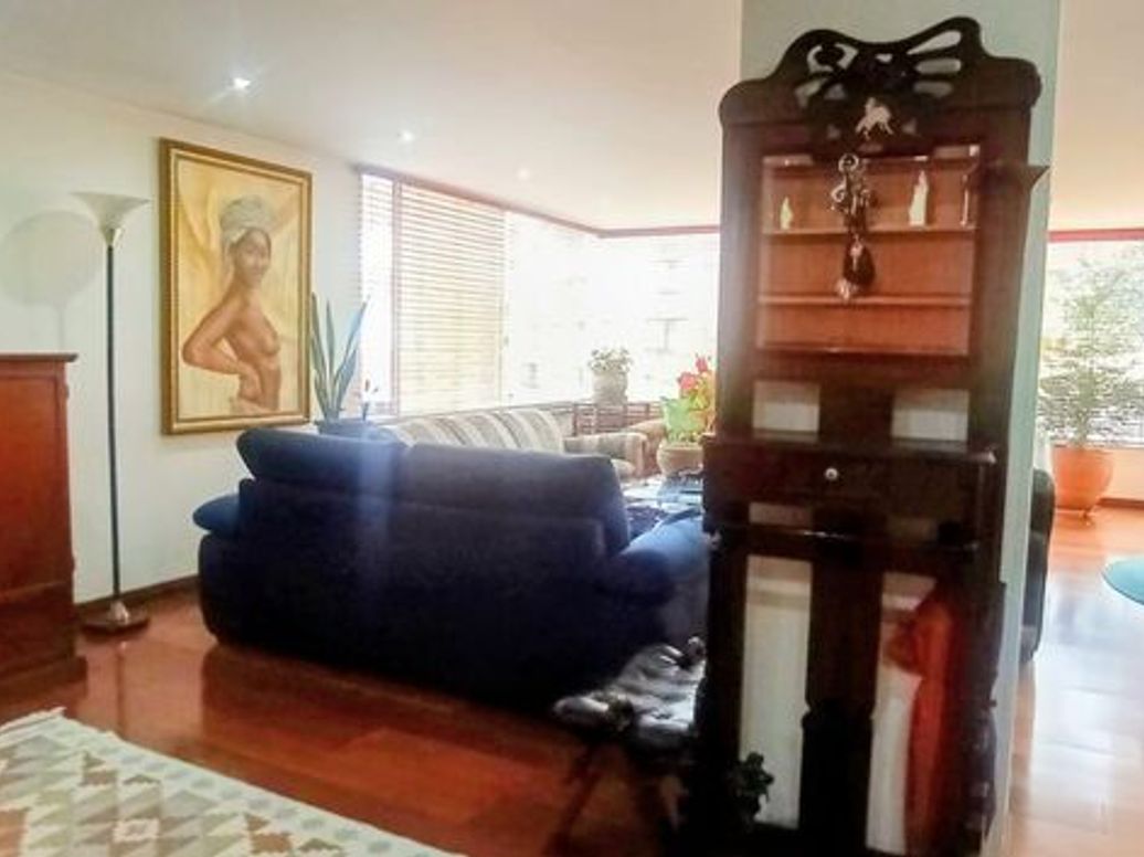 Apartamento de 4 alcobas en venta en Santa Barbara Central, Bogotá, 192 m² · foto 3 de 20