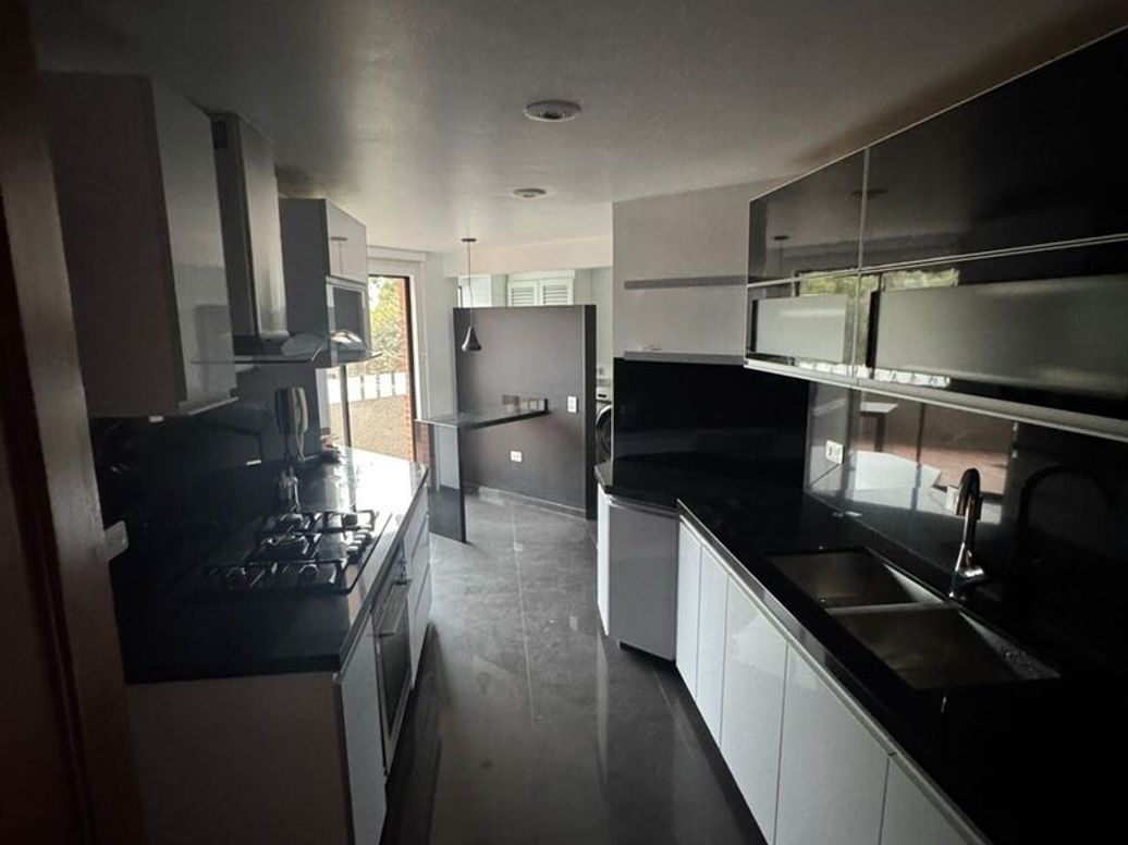 Apartamento de 3 alcobas en venta en Sierras Del Moral, Bogotá, 220 m² · foto 11 de 20
