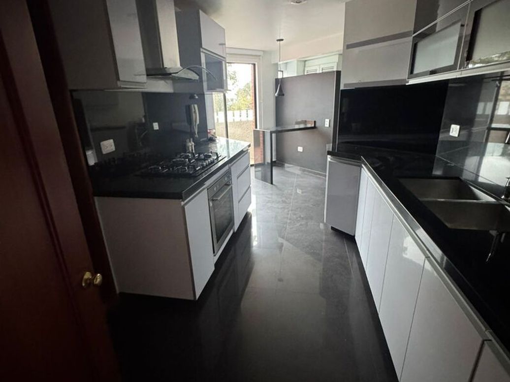 Apartamento de 3 alcobas en venta en Sierras Del Moral, Bogotá, 220 m² · foto 16 de 20
