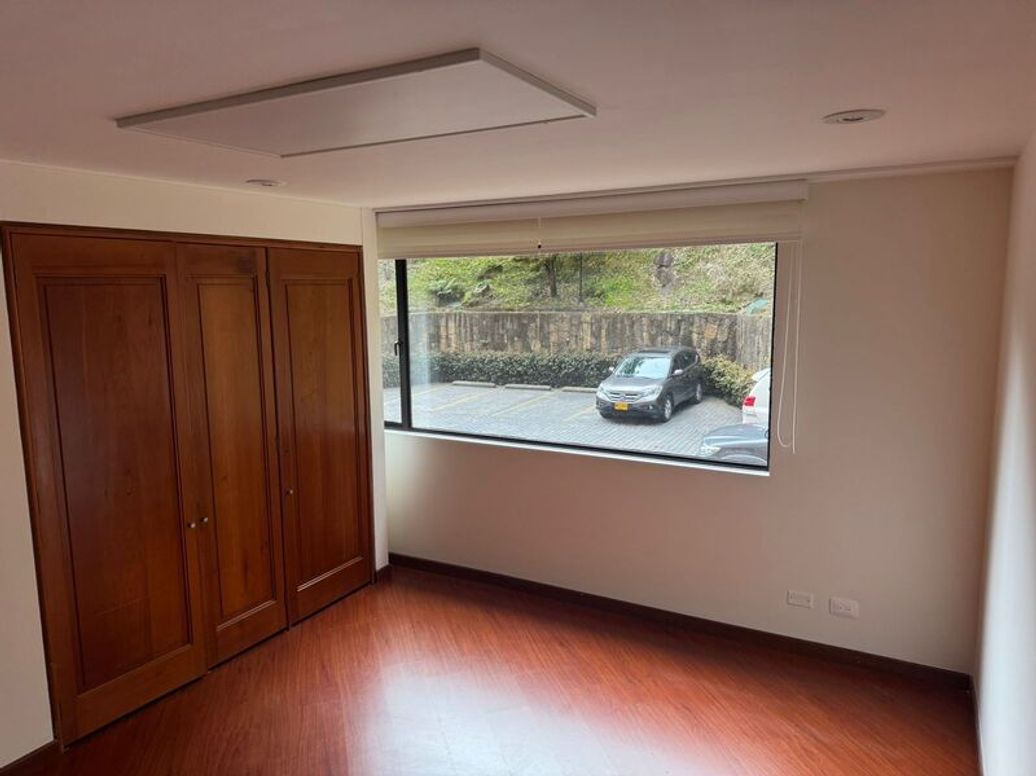 Apartamento de 3 alcobas en venta en Sierras Del Moral, Bogotá, 220 m² · foto 3 de 20