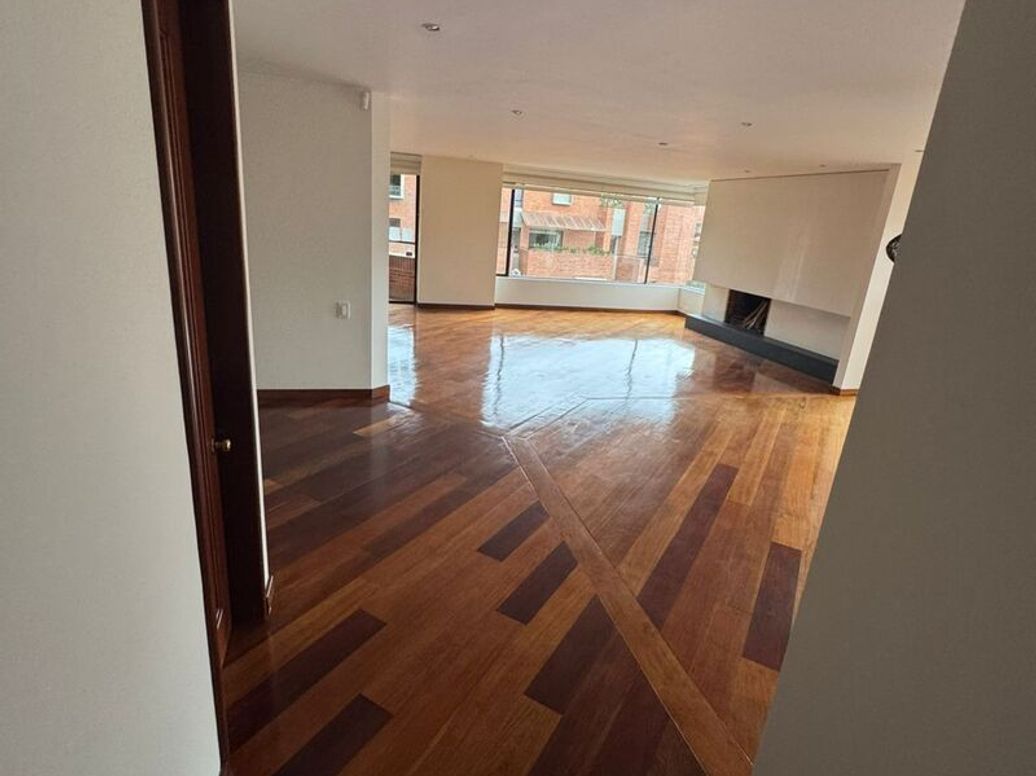 Apartamento de 3 alcobas en venta en Sierras Del Moral, Bogotá, 220 m² · foto 6 de 20