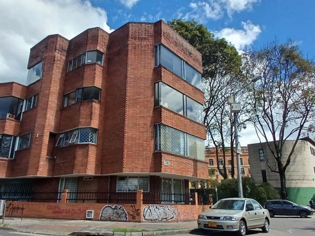 Apartamento de 3 alcobas en venta en La Magdalena, Bogotá, 129 m² · foto 2 de 20