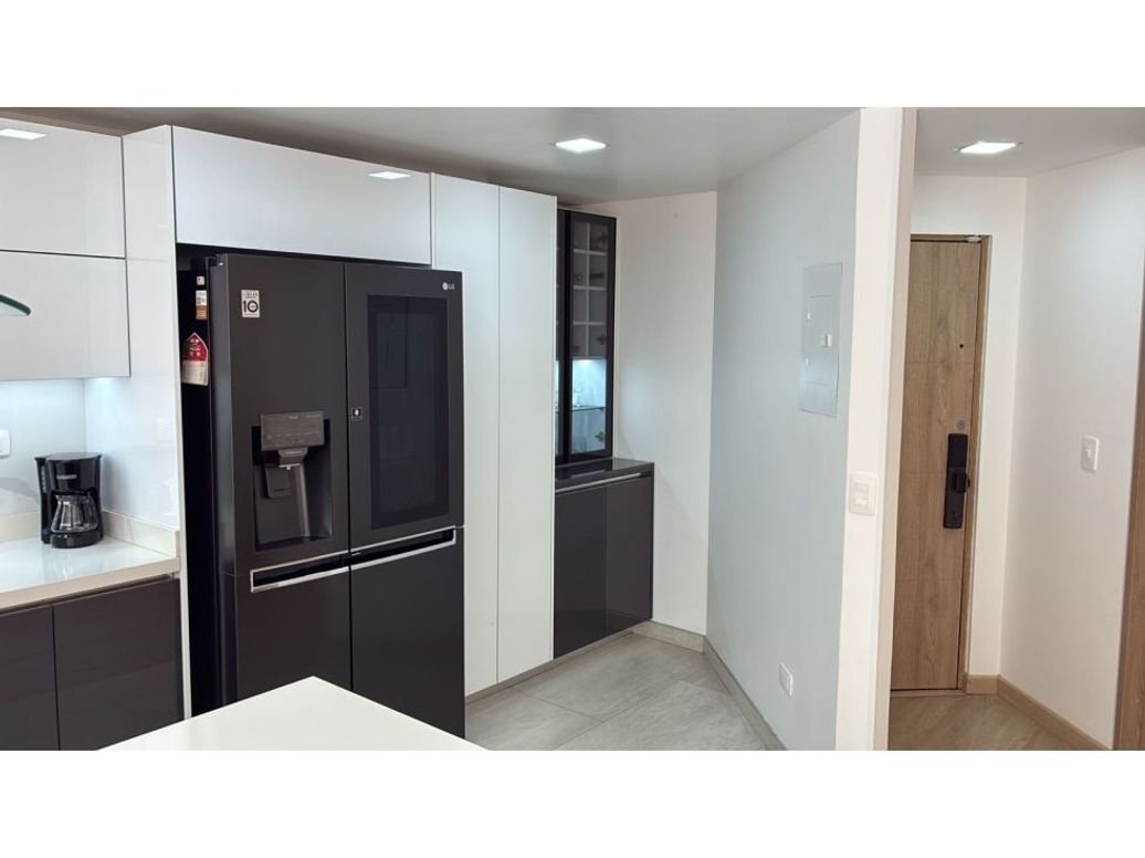 Apartamento de 2 alcobas en venta en Lago Cordoba, Bogotá, 105 m² · foto 6 de 20