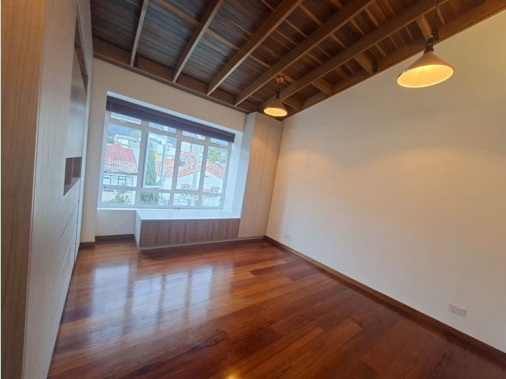 Apartamento de 3 alcobas en venta en Quinta Camacho, Bogotá, 123 m² · foto 3 de 9