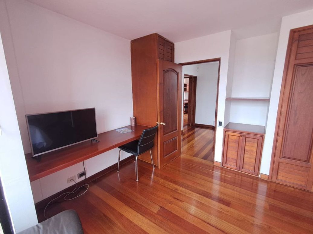Apartamento de 5 alcobas en venta en San Patricio, Bogotá, 378 m² · foto 18 de 20