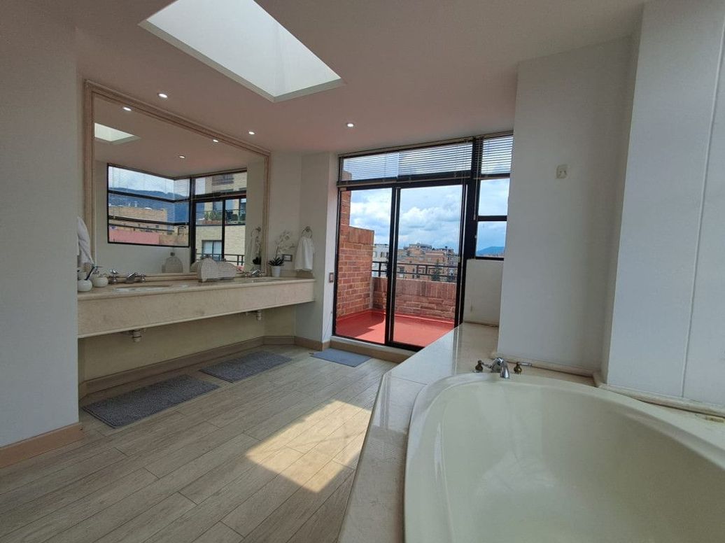 Apartamento de 5 alcobas en venta en San Patricio, Bogotá, 378 m² · foto 20 de 20