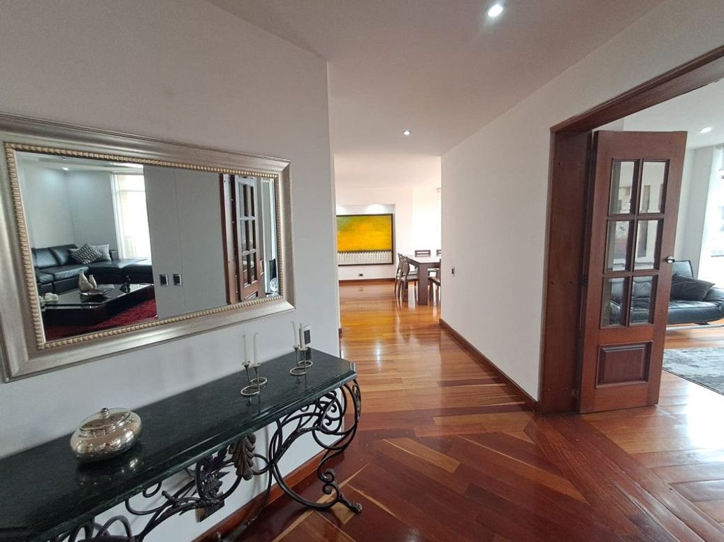 Apartamento de 5 alcobas en venta en San Patricio, Bogotá, 378 m² · foto 5 de 20