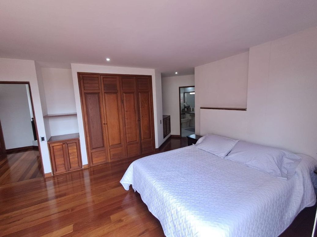 Apartamento de 5 alcobas en venta en San Patricio, Bogotá, 378 m² · foto 17 de 20