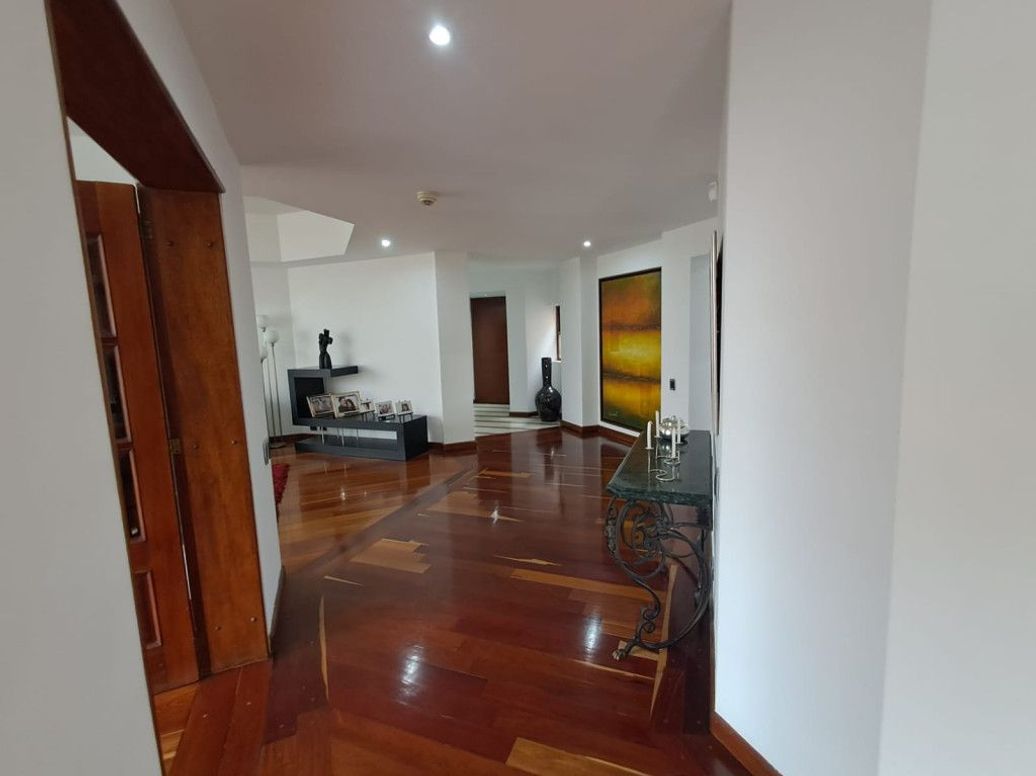 Apartamento de 5 alcobas en venta en San Patricio, Bogotá, 378 m² · foto 7 de 20