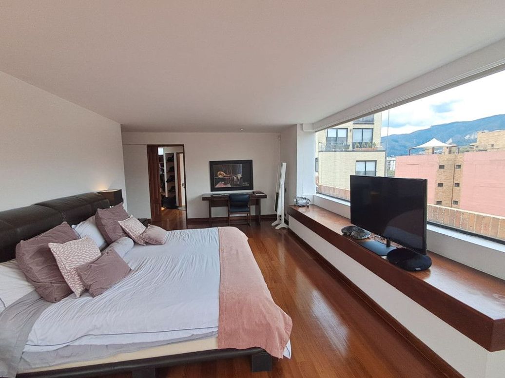 Apartamento de 5 alcobas en venta en San Patricio, Bogotá, 378 m² · foto 15 de 20