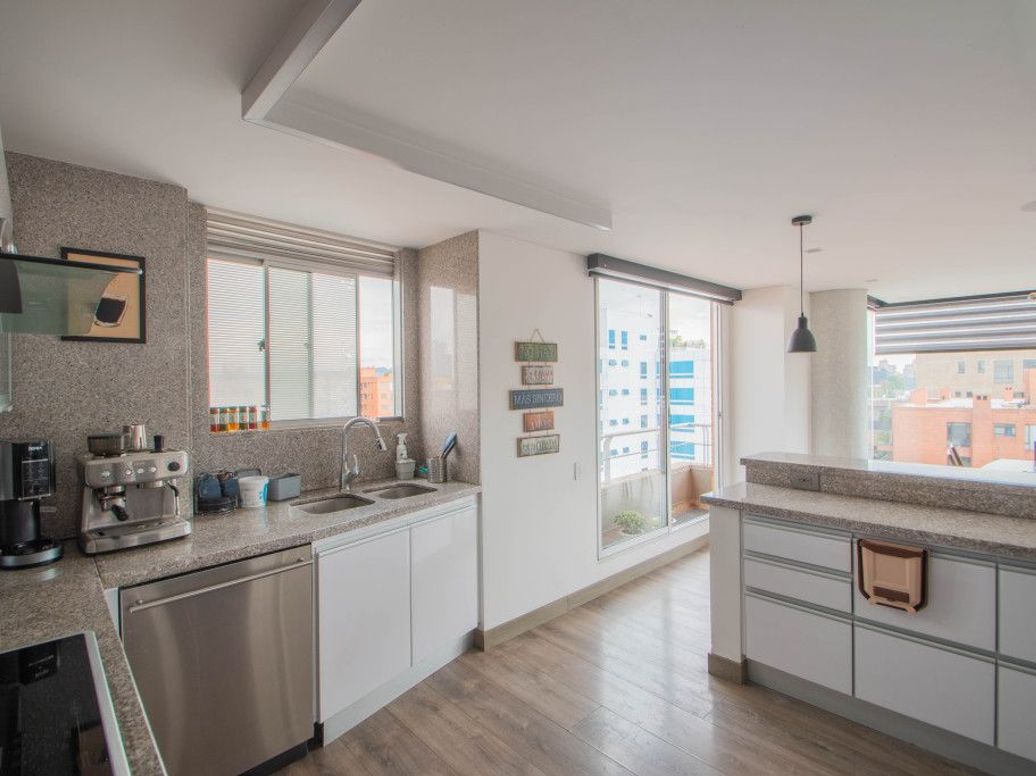 Apartamento de 3 alcobas en venta en Santa Barbara Occidental, Bogotá, 160 m² · foto 4 de 20