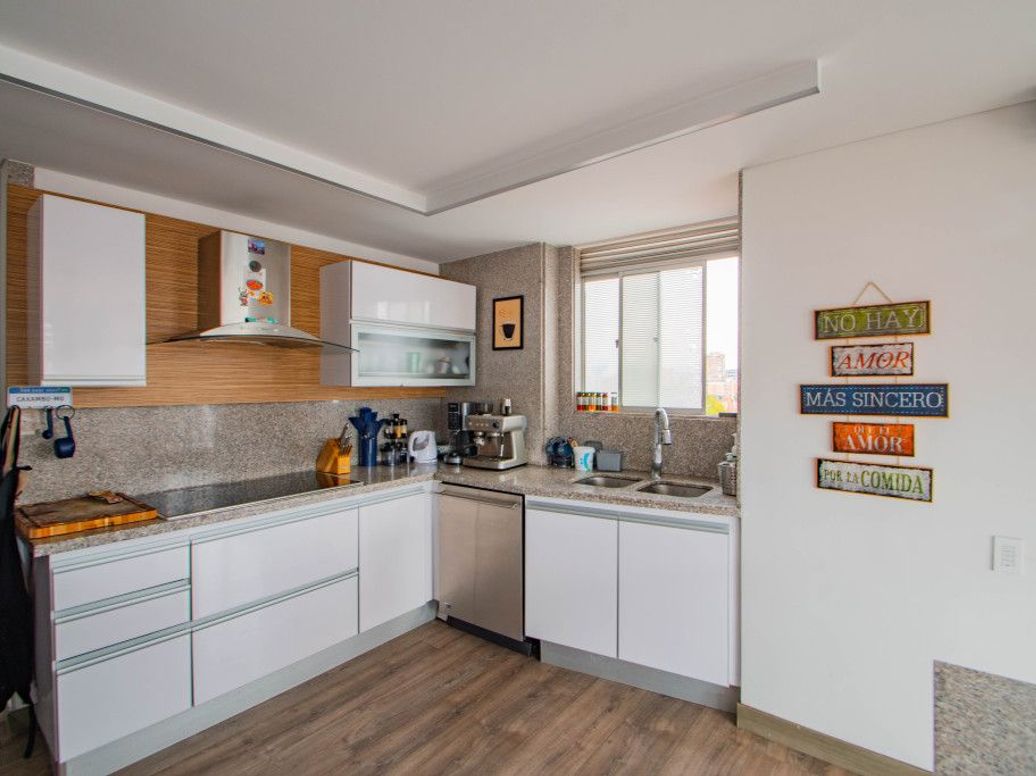 Apartamento de 3 alcobas en venta en Santa Barbara Occidental, Bogotá, 160 m² · foto 3 de 20