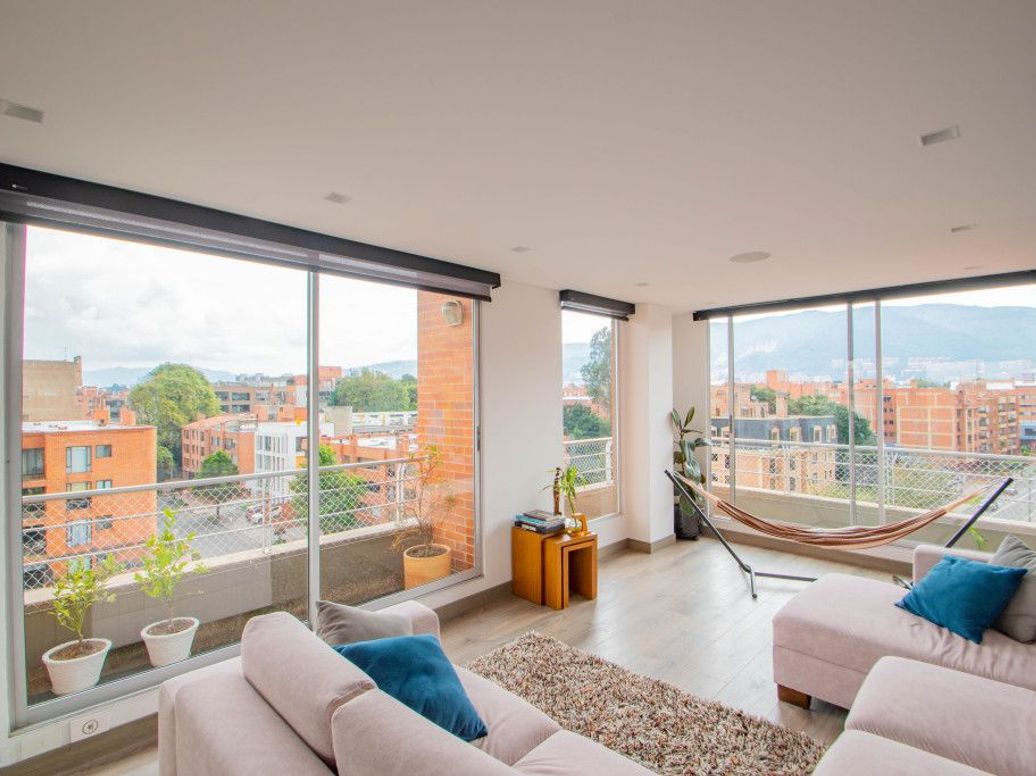 Apartamento de 3 alcobas en venta en Santa Barbara Occidental, Bogotá, 160 m² · foto 2 de 20