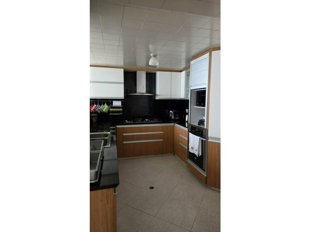 Apartamento de 3 alcobas en venta en Santa Barbara, Bogotá, 238 m² · foto 10 de 11