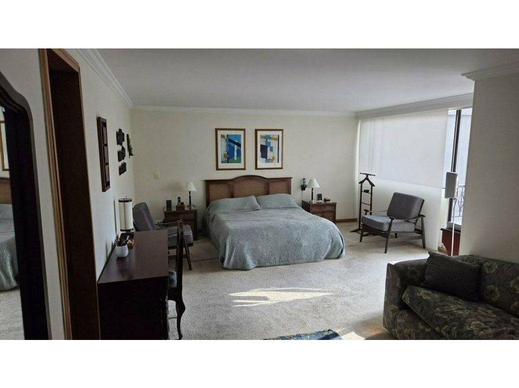 Apartamento de 3 alcobas en venta en Santa Barbara, Bogotá, 238 m² · foto 9 de 11
