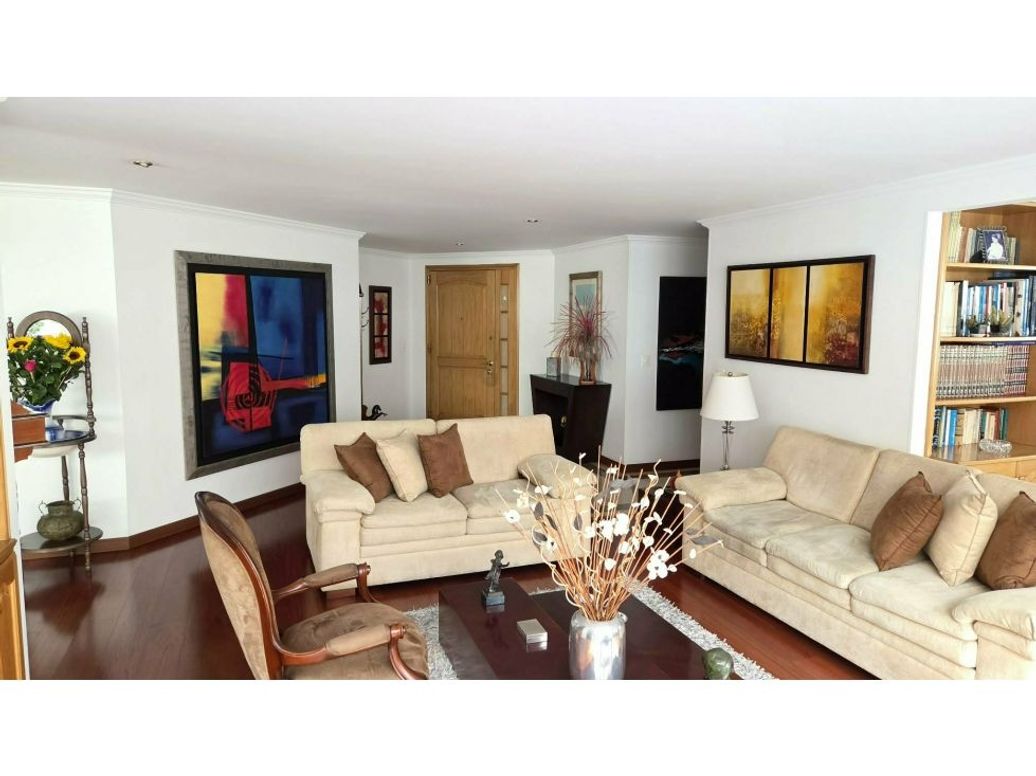 Apartamento de 3 alcobas en venta en Santa Barbara, Bogotá, 238 m² · foto 4 de 11