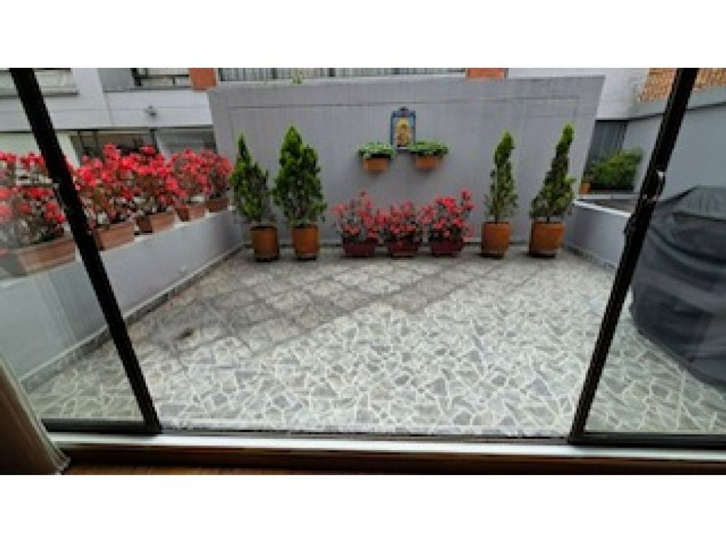 Apartamento de 3 alcobas en venta en Santa Barbara, Bogotá, 238 m² · foto 3 de 11