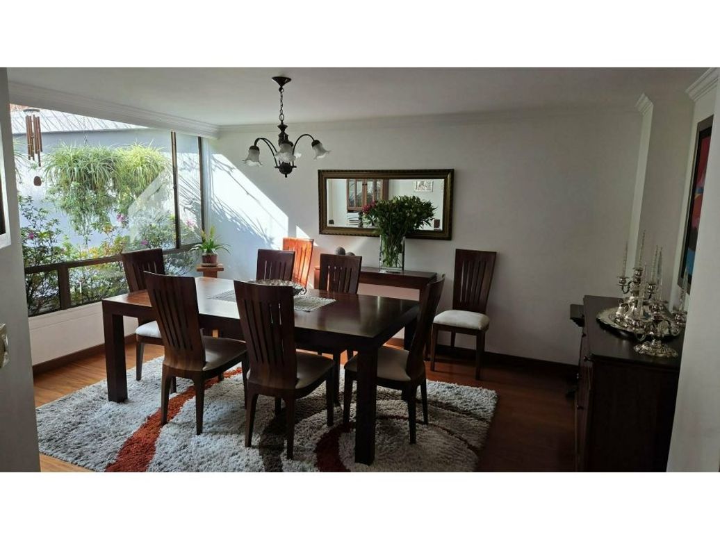 Apartamento de 3 alcobas en venta en Santa Barbara, Bogotá, 238 m² · foto 2 de 11