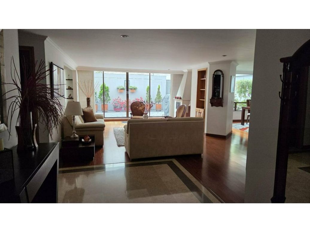 Apartamento de 3 alcobas en venta en Santa Barbara, Bogotá, 238 m² · foto 6 de 11