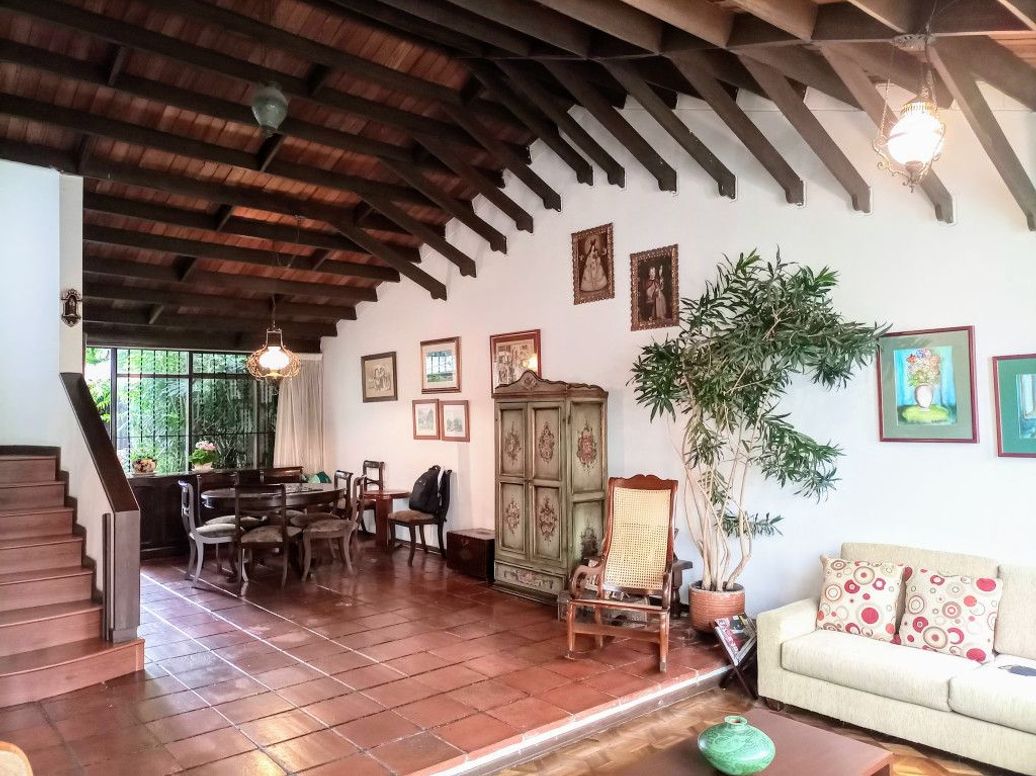 Casa de 5 alcobas en venta en Niza Norte, Bogotá, 295 m² · foto 2 de 20