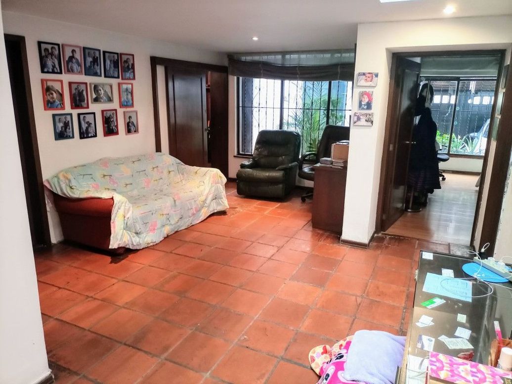 Casa de 5 alcobas en venta en Niza Norte, Bogotá, 295 m² · foto 6 de 20