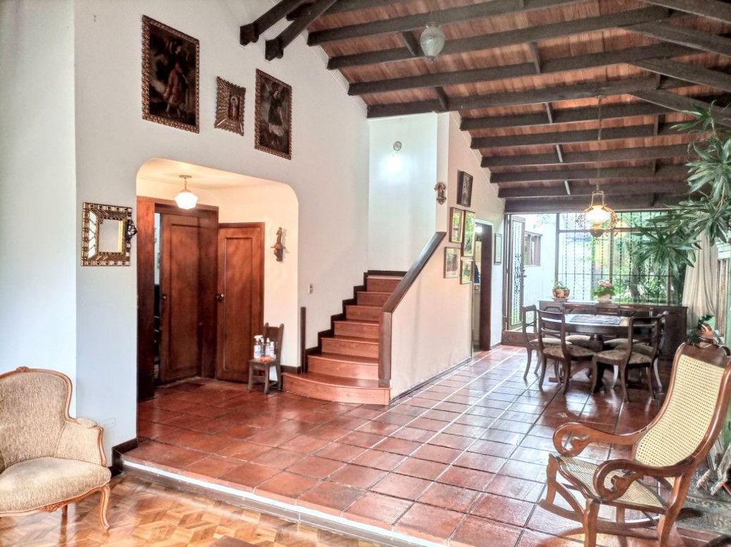 Casa de 5 alcobas en venta en Niza Norte, Bogotá, 295 m² · foto 3 de 20
