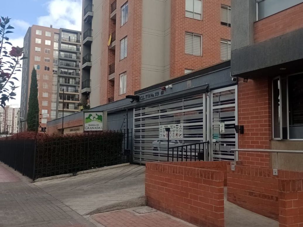 Apartamento de 3 alcobas en venta en El Dorado, Bogotá, 84 m² · foto 2 de 20