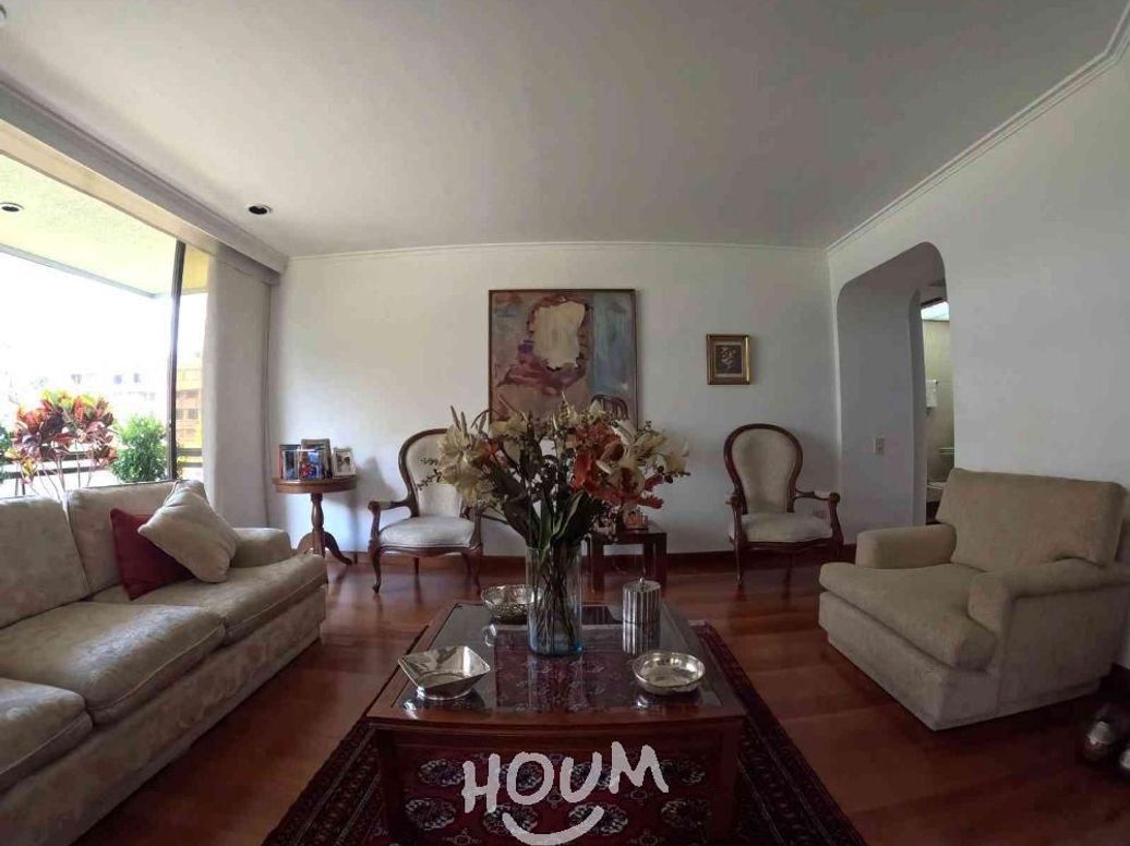 Apartamento de 3 alcobas en venta en Santa Barbara Central, Bogotá, 155 m² · foto 3 de 20