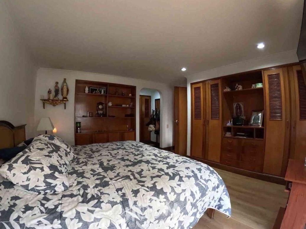 Apartamento de 3 alcobas en venta en Santa Barbara Central, Bogotá, 155 m² · foto 13 de 20