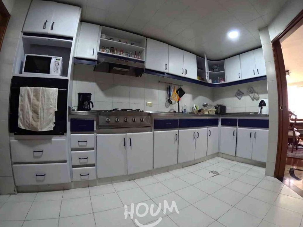 Apartamento de 3 alcobas en venta en Santa Barbara Central, Bogotá, 155 m² · foto 6 de 20